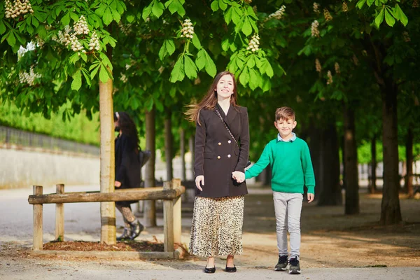 Feliz Familia Dos Personas Disfrutando Viaje París Francia Madre Hijo — Foto de Stock