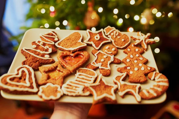 Handgjort Ingefärsbröd Julkakor Gjorda Hemma Fira Vintersemester Med Barn — Stockfoto