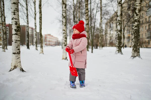 Schattig Kleuter Meisje Dat Plezier Heeft Een Prachtig Winterpark Een — Stockfoto