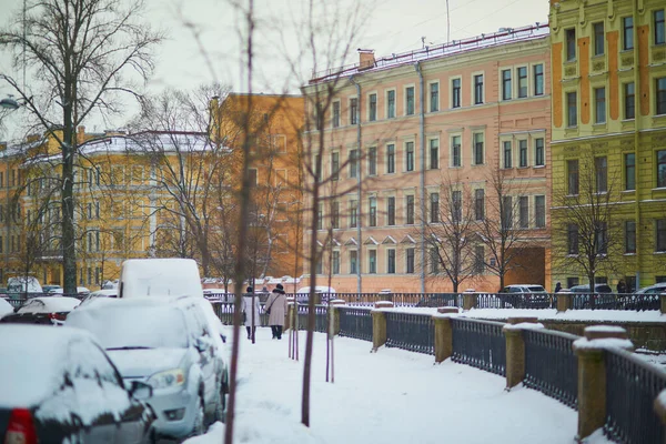 러시아 상트페테르부르크의 겨울날 모이카 제방을 이루고 — 스톡 사진