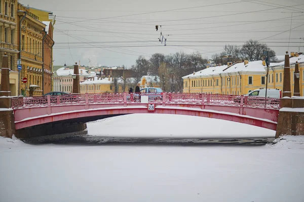 Embarque Rio Moyka Com Famosa Ponte Vermelha Dia Frio Inverno — Fotografia de Stock