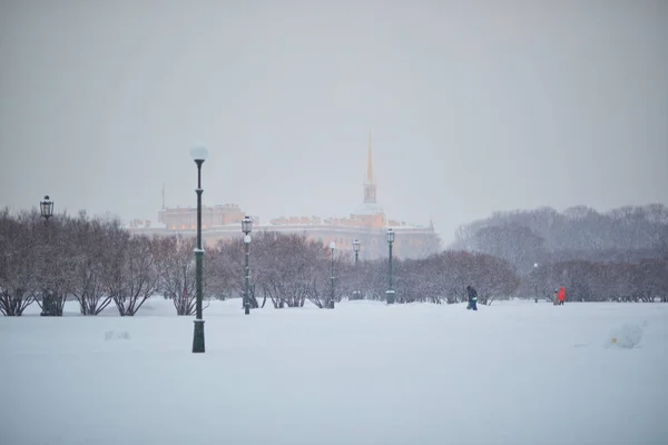 Malowniczy Widok Zamek Michała Śnieżny Zimowy Dzień Petersburgu Rosja — Zdjęcie stockowe