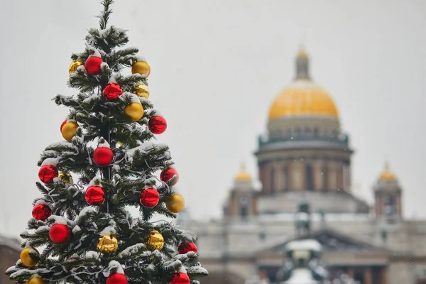 Vista Panorâmica Catedral São Isaac Árvore Natal Decorada São Petersburgo — Fotografia de Stock