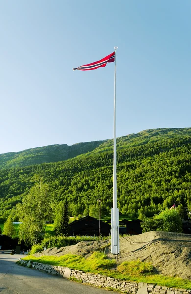 Flaggstång med flagga. — Stockfoto