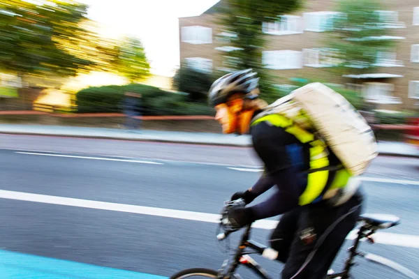 Courier på gatan. — Stockfoto