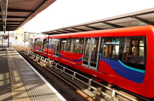 Träna på en station. — Stockfoto