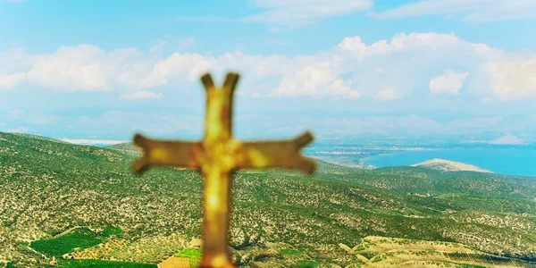 Cruz na montanha. — Fotografia de Stock