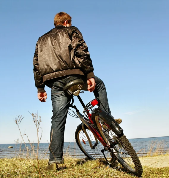 Man and bike. — Stock Photo, Image