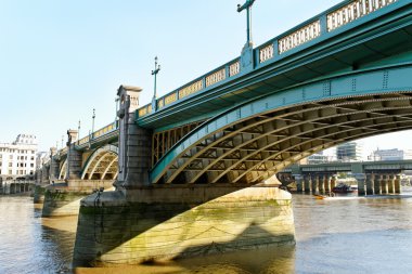 Londra..