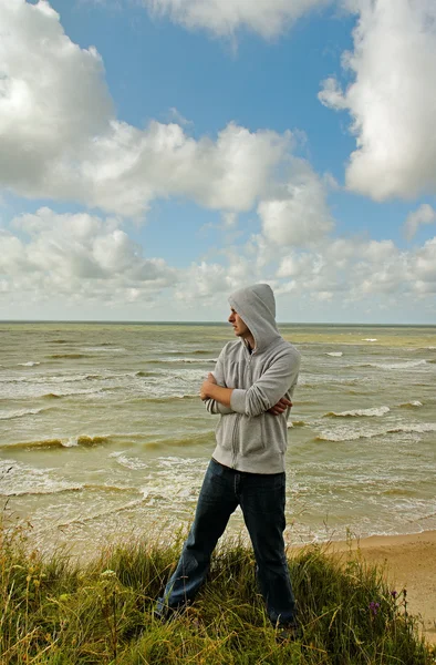 Man op de heuvel. — Stockfoto