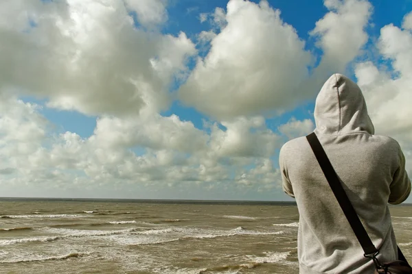 Homme sur la colline . — Photo