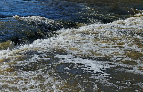 Pequeño río en temporada de primavera . —  Fotos de Stock