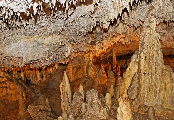 Tropfsteinhöhle. — Stockfoto