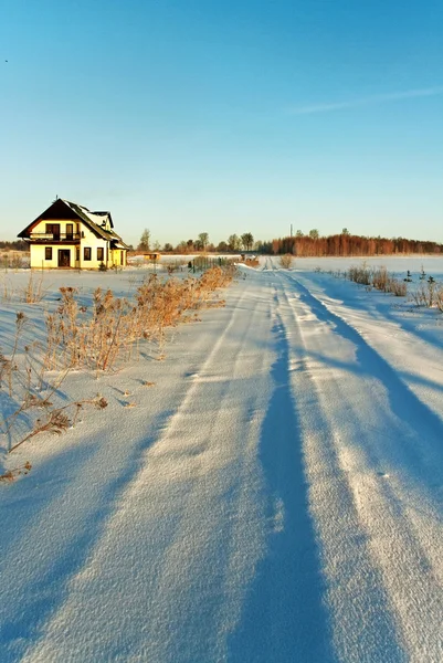 El camino de campo en invierno . — Foto de Stock