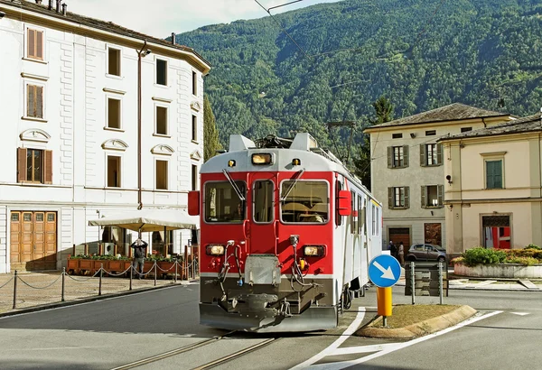 Tren en la calle . —  Fotos de Stock