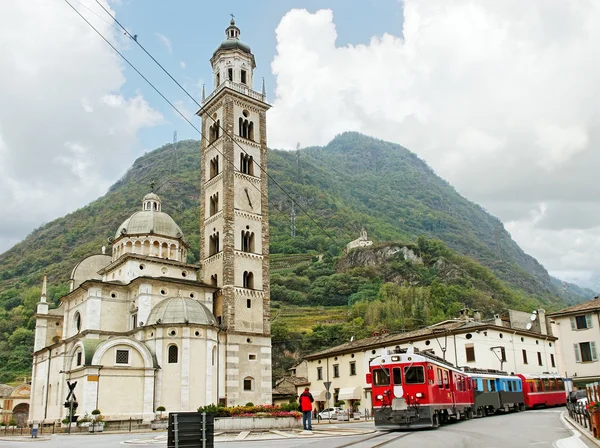 Bernina express sulla strada . — Foto Stock