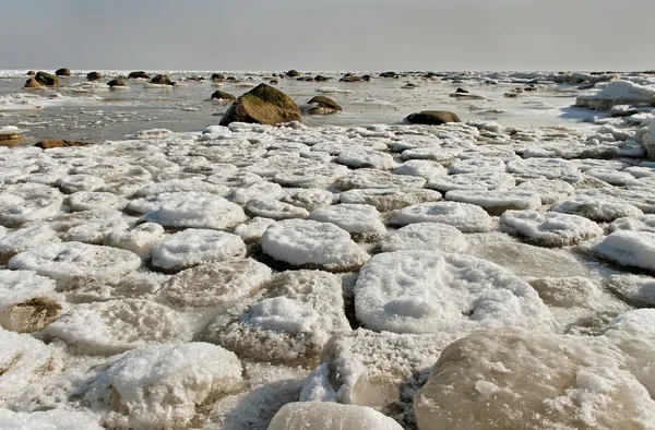 Hielo agrietado en superficie marina . —  Fotos de Stock