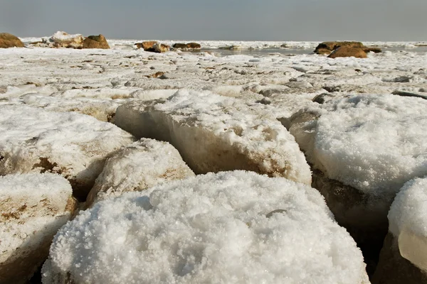 Hielo agrietado en superficie marina . —  Fotos de Stock