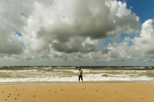Der Mann am Meer. — Stockfoto