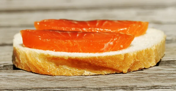 Salmon on a bread. — Stock Photo, Image