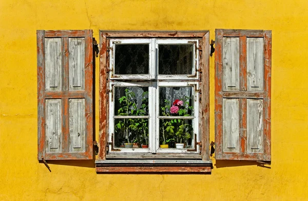 Staré okno. — Stock fotografie