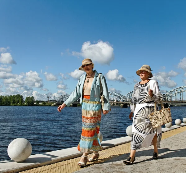 Tourists in Riga. — Stock Photo, Image