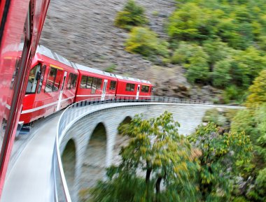 Kırmızı tren.