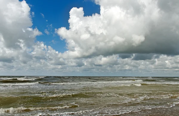 Mar tempestuoso . — Fotografia de Stock