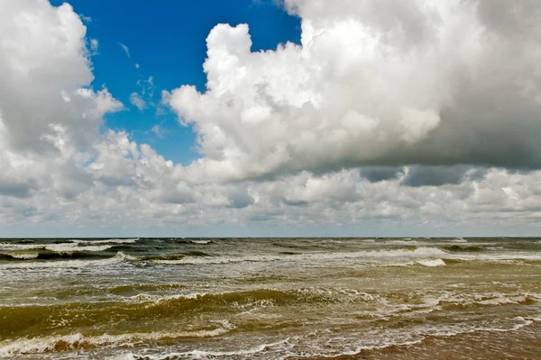 Stormachtige zee. — Stockfoto