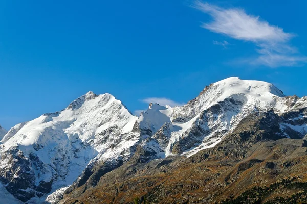 Hoge bergen van de Alpen. — Stockfoto