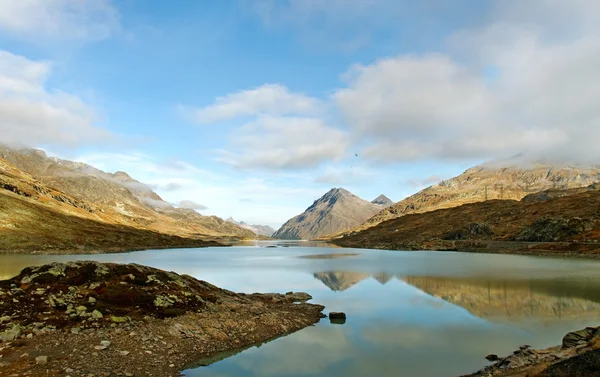 Hautes Alpes entre l'Italie et la Suisse . — Photo