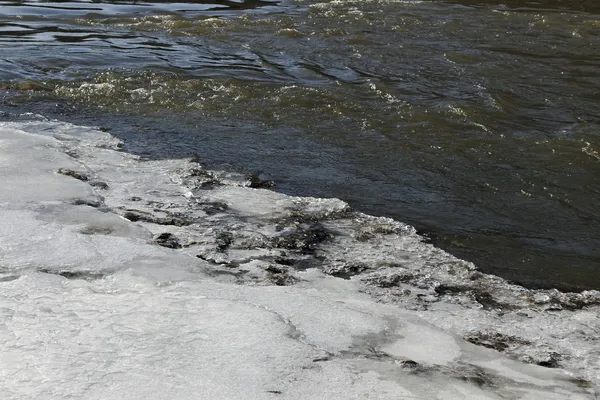 Fiume invernale . — Foto Stock