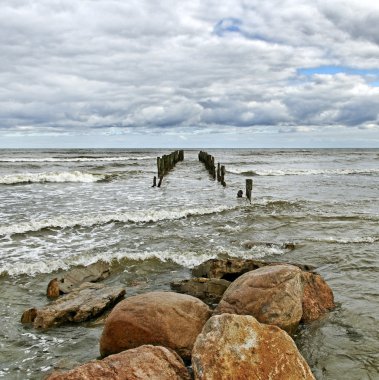 fırtınalı denizde.