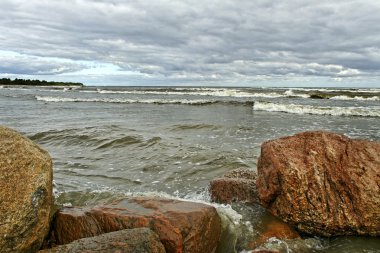 fırtınalı denizde.