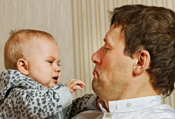 Vader en baby. — Stockfoto