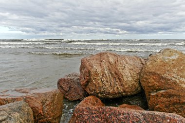 fırtınalı denizde.