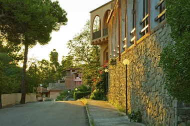 sokakta.