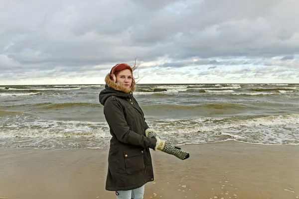 Woman at the sea. — Stock Photo, Image