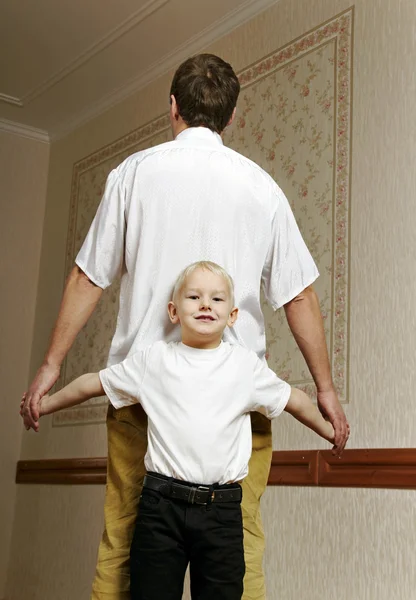 Pai e filho. — Fotografia de Stock