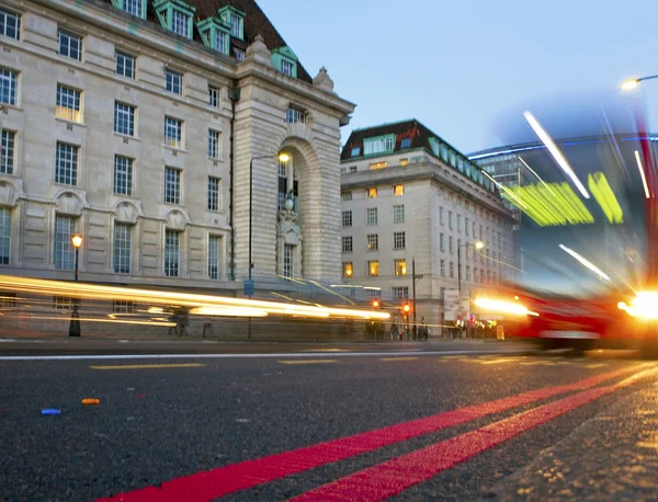 Roter Bus in London. — Stockfoto