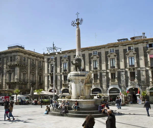 Piazza del Duomo in Catania with Elephant Statue. — Stock Photo, Image