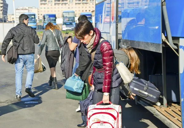 Passengers on bus station. — Stock Photo, Image