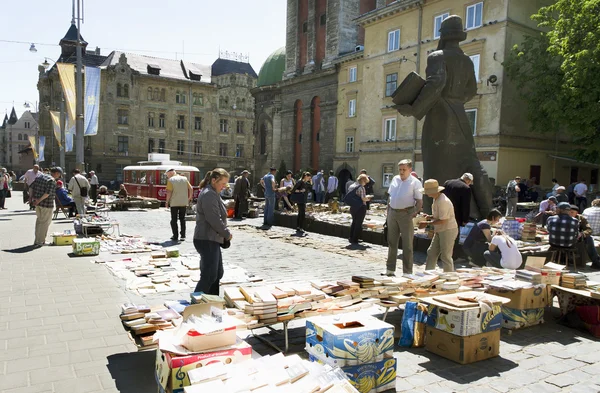 Flea market in center of Lviv. — Stock Photo, Image