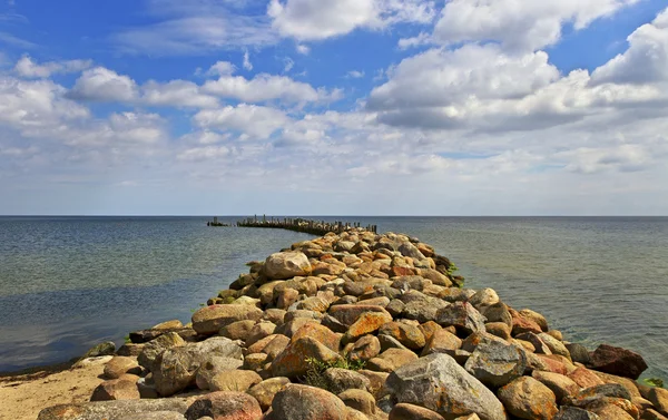 Stone breakwater. — Stock Photo, Image