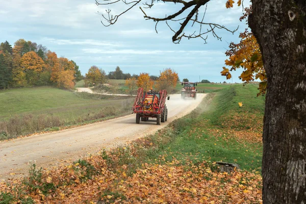 Two Tractors Gravel Road Countryside — Stock Photo, Image