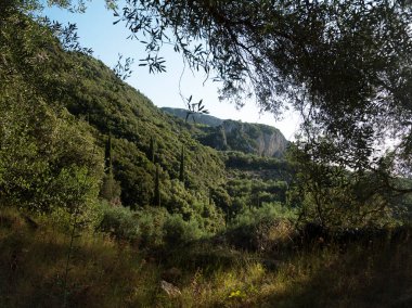 Yunanistan 'da bir adada dağ manzarası.