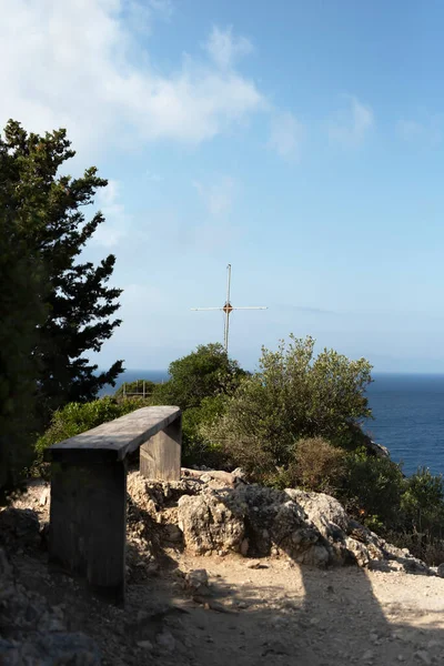 Вид Крест Вершине Скалы Острове Греции — стоковое фото