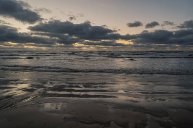 Akşamları Baltık Denizi manzarası.