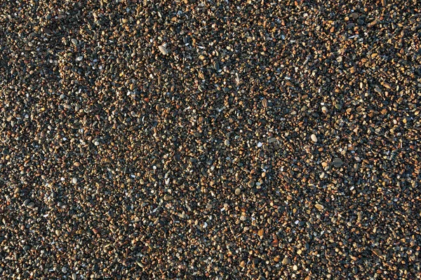 Deniz kıyısındaki çakıl taşlarının yüzeyi.