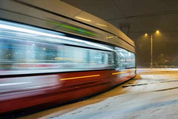 Вид Движущегося Красного Трамвая — стоковое фото